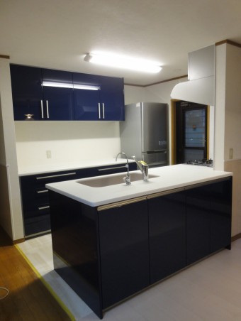 吊戸と壁を撤去して明るく広々としたキッチンに